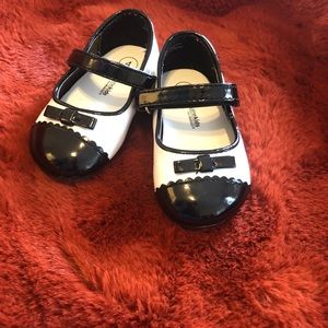 OshKosh B’gosh Genuine Kids 4 Little Girl Shoes